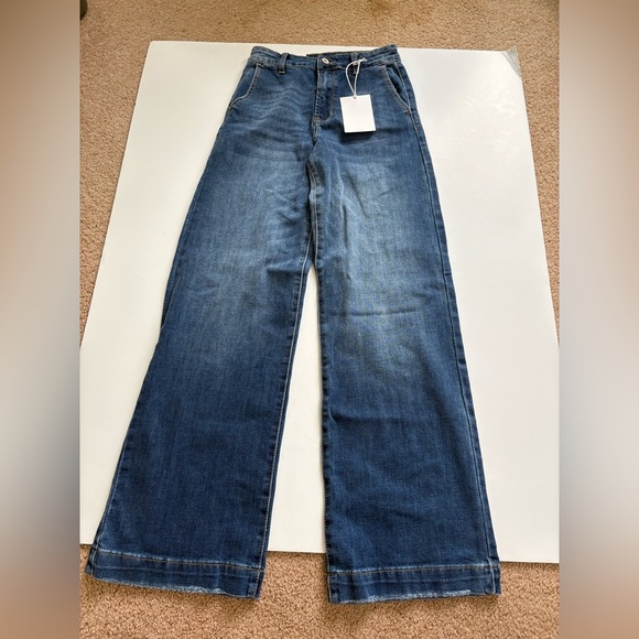 KanCan Ultra High Rise Wide Leg Jeans New with Tags Size 1 / 24 one small flaw - Picture 2 of 12
